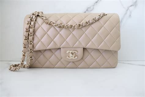 chanel medium flap caviar gold hardware